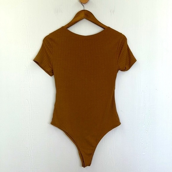 Wild Fable - NWT Ribbed Brown Tie Short Sleeve Bodysuit Size Medium - Picture 14 of 16